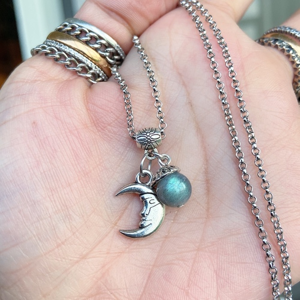 🔴SALE Labradorite gemstone & silver moon necklace - Picture 7 of 9